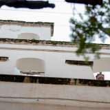 Alzando lo sguardo � anche possibile scorgere, nel loggiato che chiude il prospetto del palazzo, quello che un tempo era il campanile della chiesa...